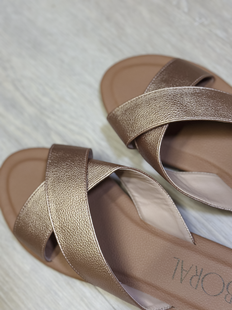 Sandalia Plana Cruzada - Bronce